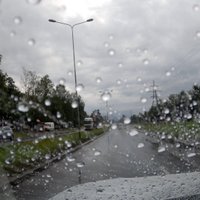 Video: Lietus atvairošā aizsargslāņa uzklāšana uz auto vējstikla
