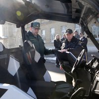 Foto: Latvija no ASV saņem pirmos 'Polaris' taktiskos transportlīdzekļus