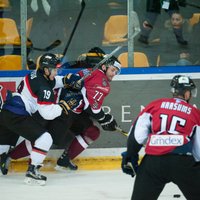 Latvijas hokeja izlase ar lielām grūtībām pieveic Japānu