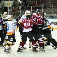 ФОТО: Рижские хоккеисты на грани вылета из Кубка Харламова
