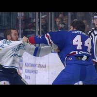 Video: Laukumā satiekas divi galvenie KHL kaušļi Artjuhins un Rispajevs