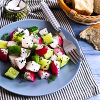 Kraukšķīgā pavasara tiesa – 12 salātu receptes vakariņu laikam