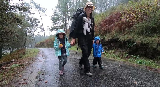 Ar bērniem noiet 250 kilometrus garo Santjago ceļu Portugālē. Dumbru stāsts