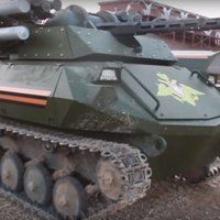 Krievija parāda robotizēto tanku 'Uran 9'