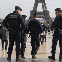 Протестующие фермеры перекрыли дороги вокруг Парижа