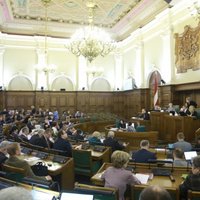 За три месяца депутатам выплачено компенсаций за транспорт и квартиры на 87 000 евро