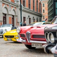 Foto: Rīgā pulcējas klasiskie itāliešu auto