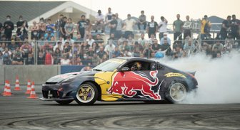 Rīgas lidostā notiks drifta sacensības 'Red Bull Car Park Drift'
