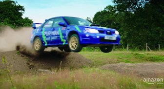 Video: Klārksons fermā ārdās ar 'Subaru' kā Kens Bloks
