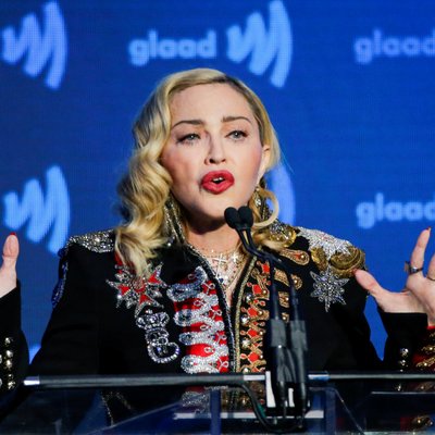 ФОТО: Поклонники Мадонны в недоумении от ее ягодиц