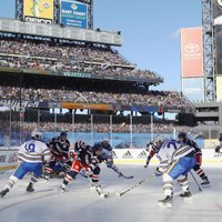 Чемпионат НХЛ: Гиргенсонс поучаствовал в "Зимней классике"