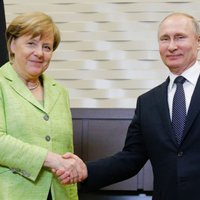 Меркель обсудила с Путиным Украину и Сирию, а также спросила про Чечню