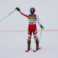 Hiršers uzvar slalomā un kļūst par septiņkārtēju pasaules čempionu
