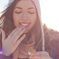 Бьюти-лайфхак: как использовать бальзам для губ в макияже