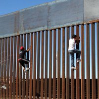 Kā plānots būvēt Trampa 'lieliskāko sienu, kādu esat redzējuši'