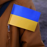 Tiesai nodod lietu par uzbrukumu puisim ar Ukrainas karogu