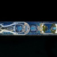 Города на море: Потрясающие фото палуб круизных лайнеров с высоты птичьего полета