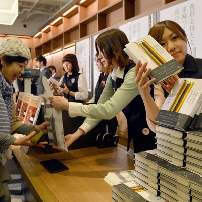 Новый роман Харуки Мураками стал самой продаваемой книгой в Японии