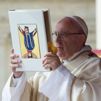 Папа Франциск: Церковь должна просить прощения у геев