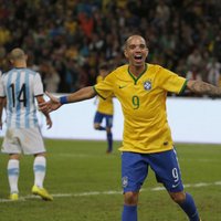 ВИДЕО: Месси не забил пенальти — аргентинцы проиграли бразильцам