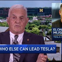 'Tesla' pienācis laiks atbrīvoties no Īlona Maska, uzskata Bobs Lutcs
