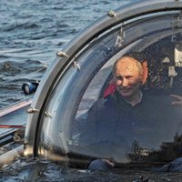 Putins dodas zem ūdens apskatīt kuģa vraku