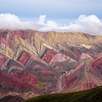 Elpu aizraujoši skati: seši pasaulē krāsainākie kalni