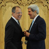 Kerijs Lavrovu brīdina par jaunām sankcijām