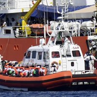 Saistībā ar strīdu par migrantu kuģi Itālija uz pārrunām izsaukusi Francijas vēstnieku