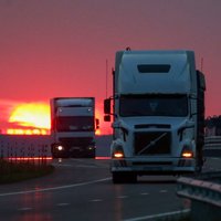 SM skaidro izņēmuma gadījumus Covid-19 testu nepieciešamībai kravu pārvadātājiem