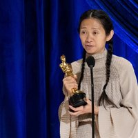 'Oskara' balvas ceremonijā triumfē Hloja Žao un filma 'Nomadland'