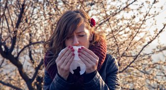 Насморк, зуд в горле, кашель: cнова простуда или все же аллергия?