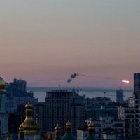 Власти Киева заявили, что ПВО удалось сбить все 40 российских беспилотников и крылатых ракет, выпущенных по городу