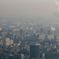 Foto: Parīze ietinusies smogā