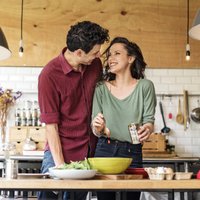 Darbadienu romantika – idejas kā randiņot, neizejot no mājām