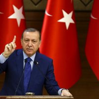Erdogans: Turcija negrozīs pretterorisma likumu ES bezvīzu režīma dēļ