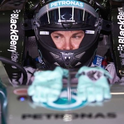 Rosbergs ātrākais, Hamiltons avarē pirms kvalifikācijas