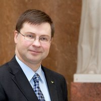 EK prezidenta meklējumi: Dombrovskis atsaucis savu kandidatūru par labu Junkeram