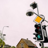ФОТО: лиепайский светофор с камерой фиксирует 400 проездов на красный свет в месяц
