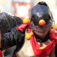 Фоторепортаж: апельсиновая битва в Италии