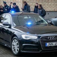 Foto: Lietuvā policija ātrumpārkāpējus ķers ar melniem 'Audi A6 quattro'