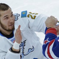 Хоккеист команды Назарова отстранен на 5 матчей за избиение соперника (ВИДЕО)