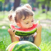 Восемь советов правильного питания для детей летом