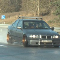 Foto: Ikšķilē tūningots BMW bez tehniskās apskates traucas ar 213 km/h