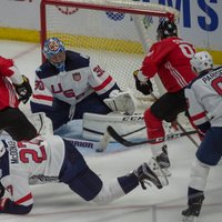 Kanādas hokejisti pirms Pasaules kausa pārbaudes mačā apspēlē ASV
