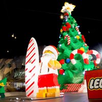 Video: Iespaidīga Ziemassvētku egle Austrālijā no 'Lego' klucīšiem