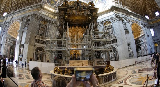 ФОТО. В Ватикане началась масштабная реставрация знаменитого балдахина Бернини