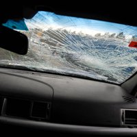 В Лиепае под колесами автомобиля погиб пешеход: водитель скрылся