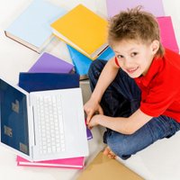 Svarīgas lietas, kas būtu jāielāgo vecākiem un bērniem par darbošanos internetā