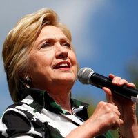 Хиллари Клинтон призвала сторонников дать шанс Дональду Трампу